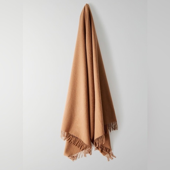 NEW NWT Aritzia Wilfred The Classic Wool Fringe Scarf Gold Camel - Picture 3 of 4